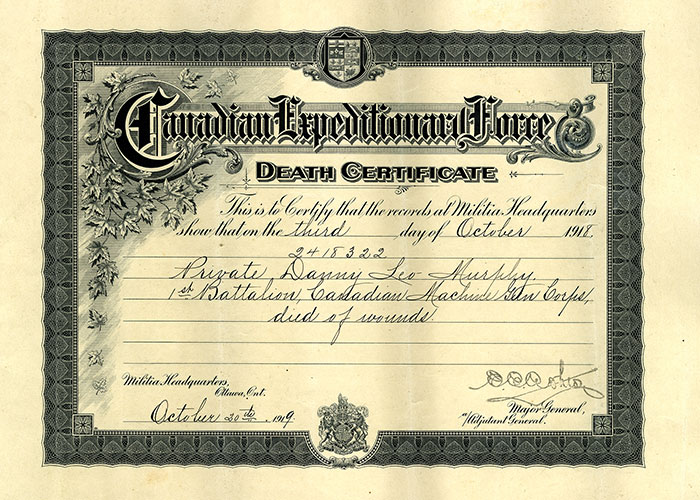 Certificat en papier sépia émis par le Gouvernement du Canada indiquant les détails relatifs au décès d’un soldat
